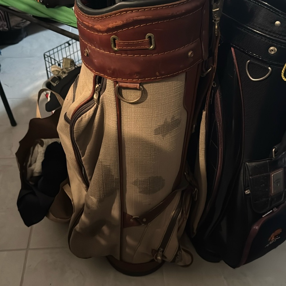 Classic Golf Cart Bag 
With shoulder strap